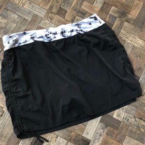 Kiwi Kate activewear black Skort. Size XL